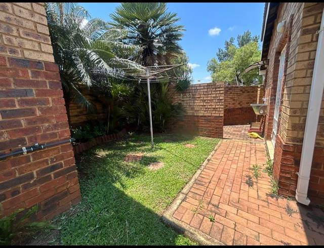 2 BEDROOM PROPERTY TO RENT IN DIE HOEWES